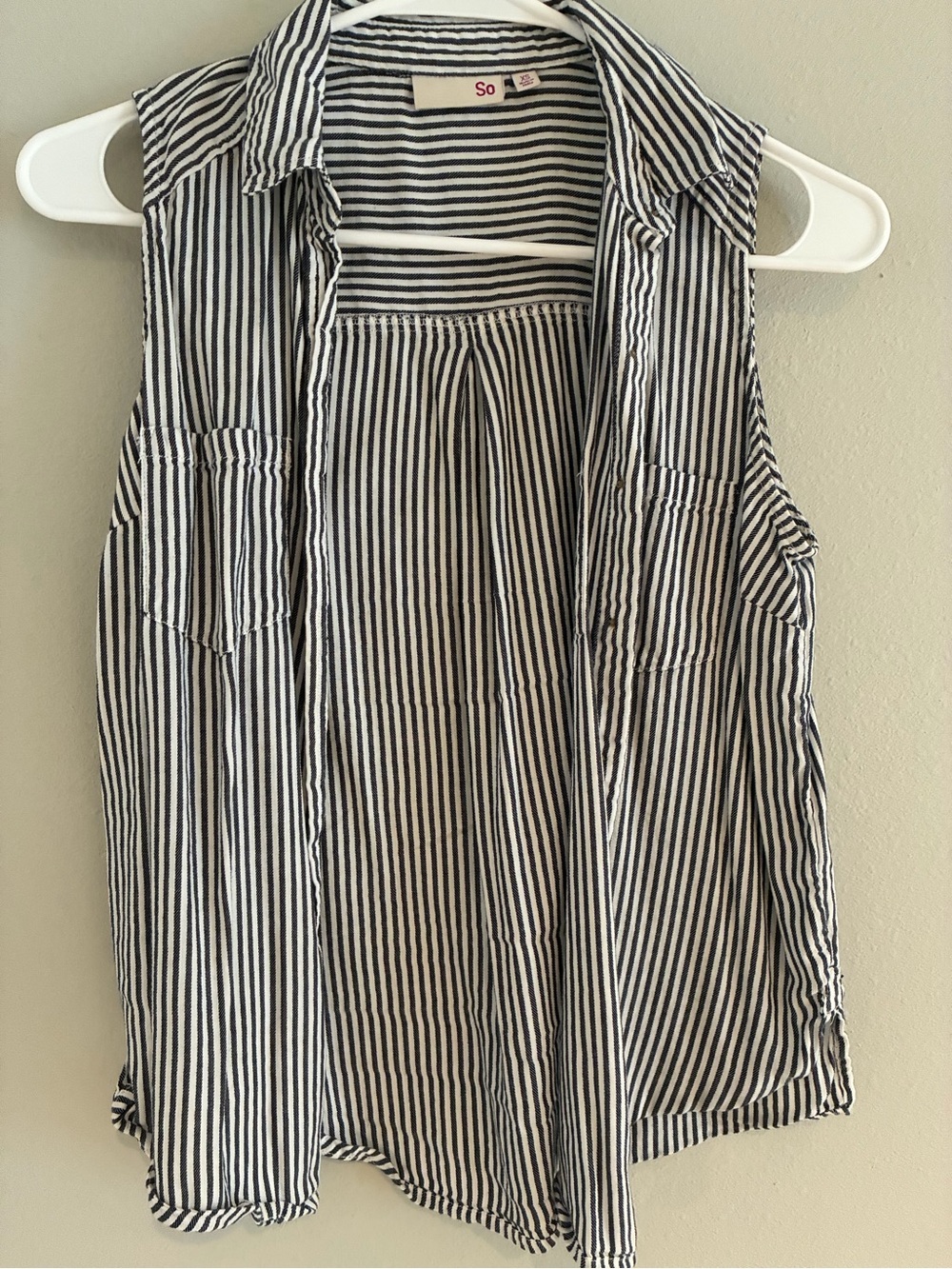 SO Sleeveless Button-Front Tunic in Black and White Stripes